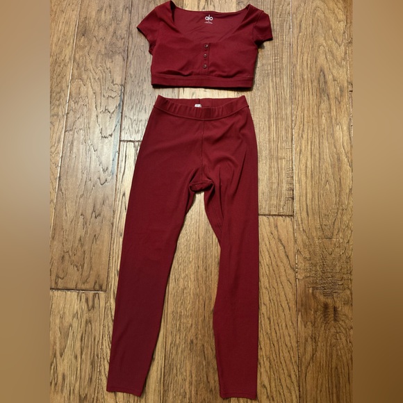 ALO yoga set in cranberry - Picture 1 of 3
